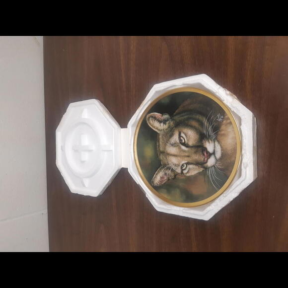 Beautiful Collector's Plate - Big Cat of the World Series - Cougar Artwork - Picture 2 of 4